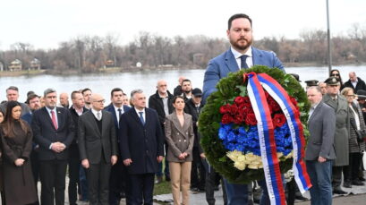 МЕЂУНАРОДНИ ДАН СЕЋАЊА НА ЖРТВЕ ХОЛОКАУСТА: ПОЛАГАЊЕМ ВЕНАЦА НА СПОМЕНИК „МЕНОРА У ПЛАМЕНУ” НА ДУНАВСКОМ КЕЈУ ОДАТА ПОЧАСТ НЕВИНО СТРАДАЛИМ